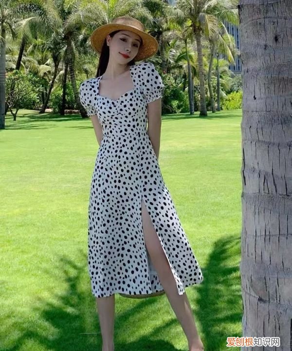 海边度假穿什么衣服，去海边玩选择什么样的衣服最适合女生