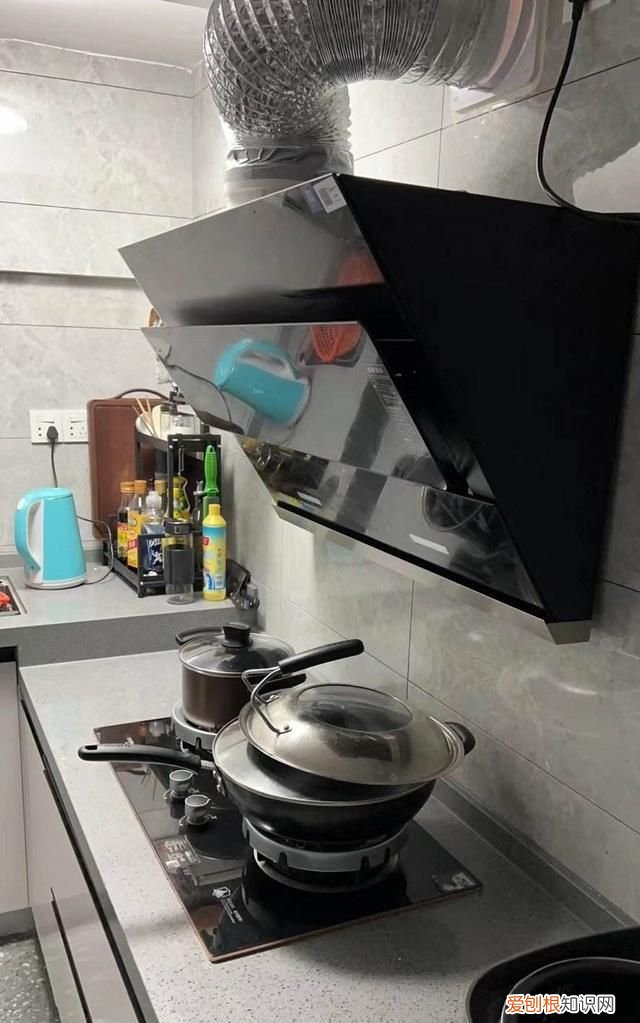 油烟机选顶吸好还是侧吸好,顶吸油烟机和侧吸安装位置一样吗