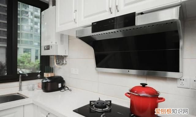 油烟机选顶吸好还是侧吸好,顶吸油烟机和侧吸安装位置一样吗