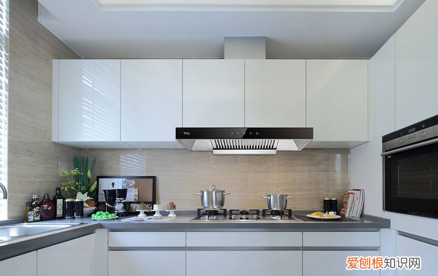 油烟机选顶吸好还是侧吸好,顶吸油烟机和侧吸安装位置一样吗