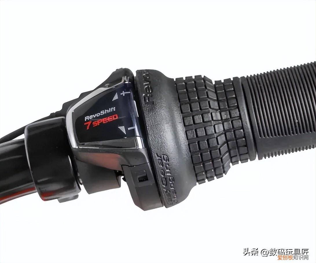 迪卡侬折叠车 TILT 900 和 TILT 500 的区别(对比两款折叠自行车你会选择哪一辆）