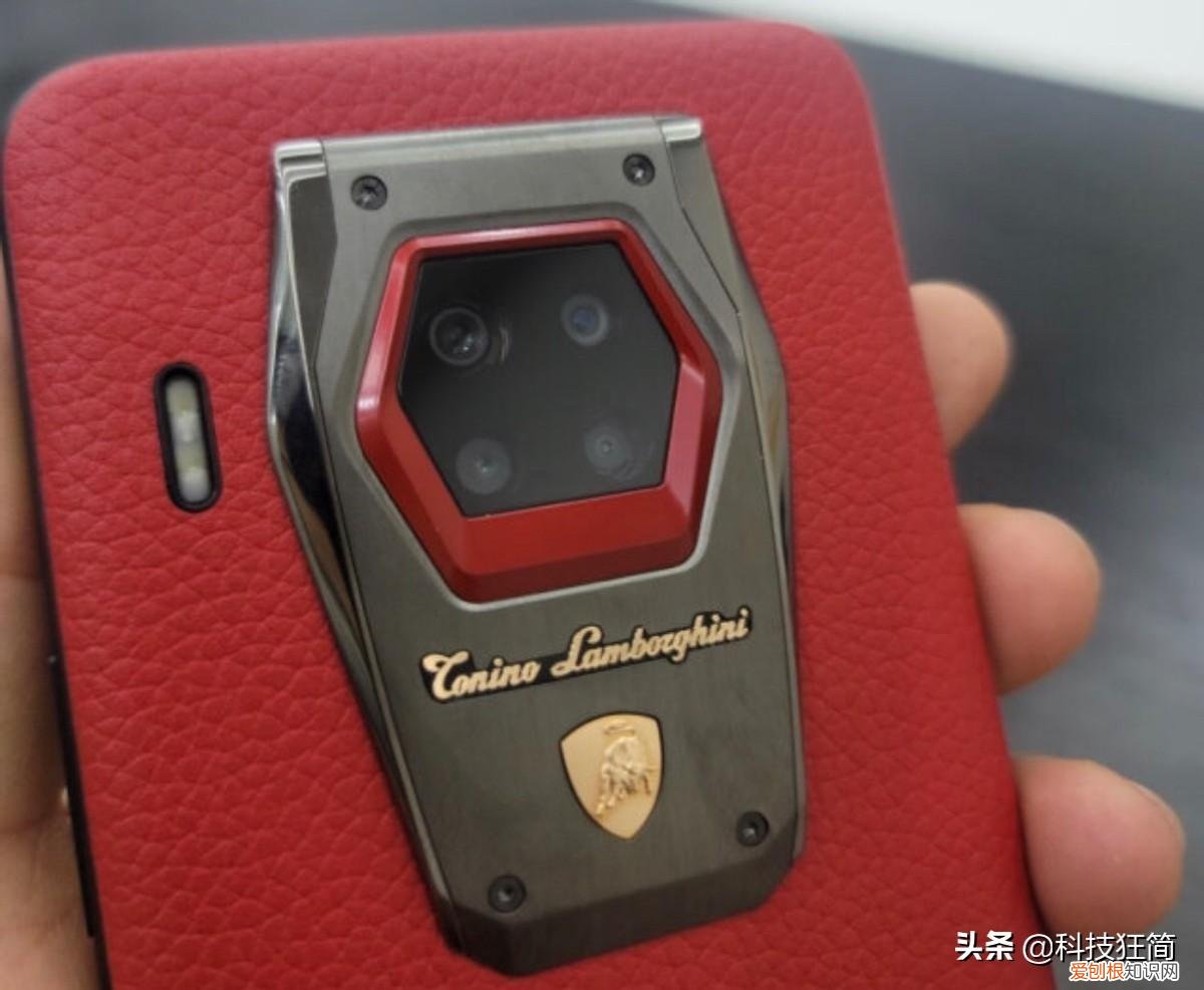 兰博基尼手机上手体验，甄选头层小牛皮+18k镀金大牛LOGO