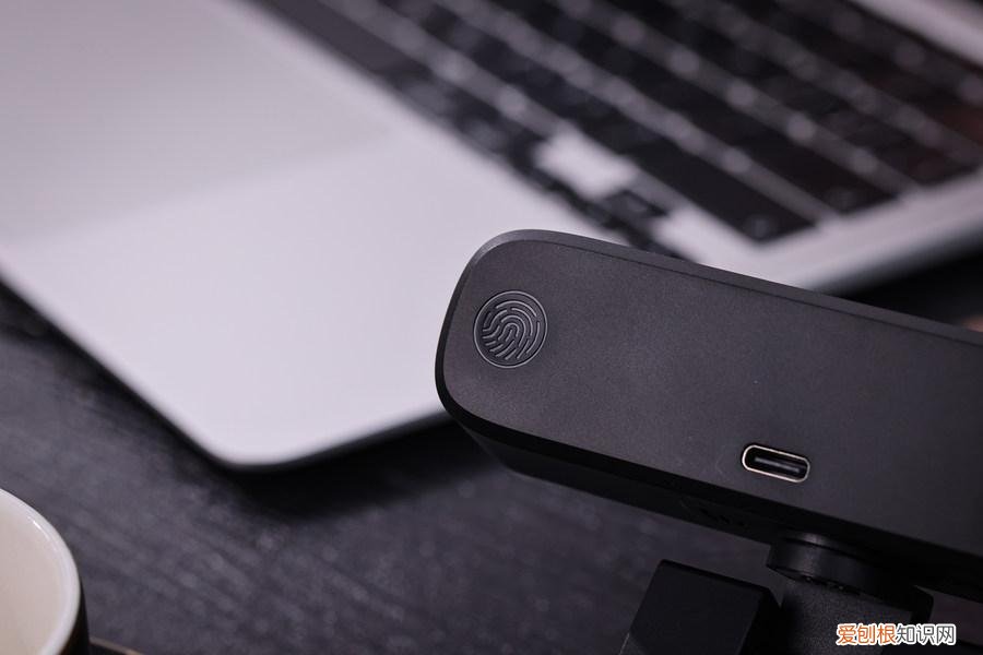 会议与直播的好拍档 ROCWARE RC08音视频一体化摄像机