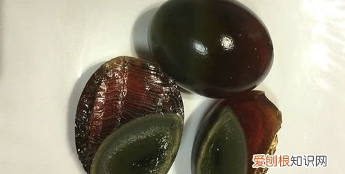 皮蛋酸了是变质了,如何鉴别皮蛋是否变质