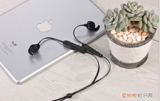 蓝牙耳机怎么充电，蓝牙耳机怎么充电用完