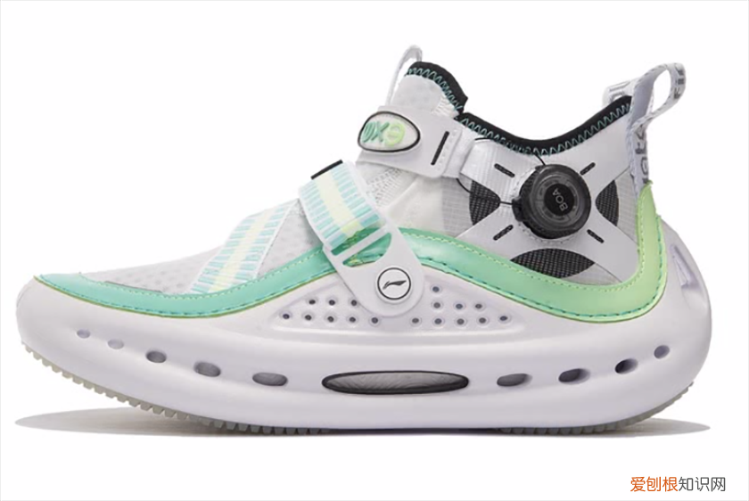 李宁更新猫爪鞋系列,迪桑特发布全掌碳板跑鞋