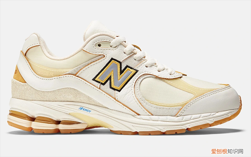 李宁更新猫爪鞋系列,迪桑特发布全掌碳板跑鞋