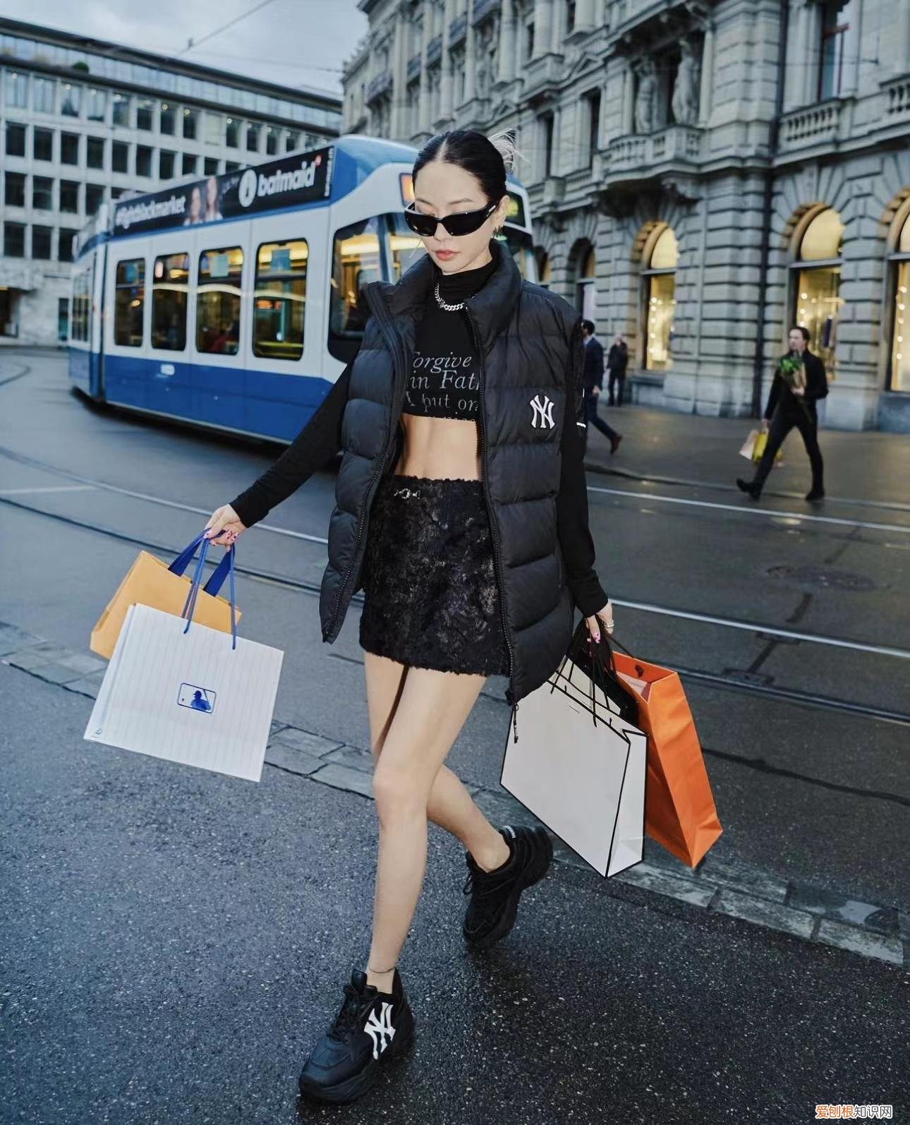 高跟鞋失宠了，踏春百搭运动鞋来袭