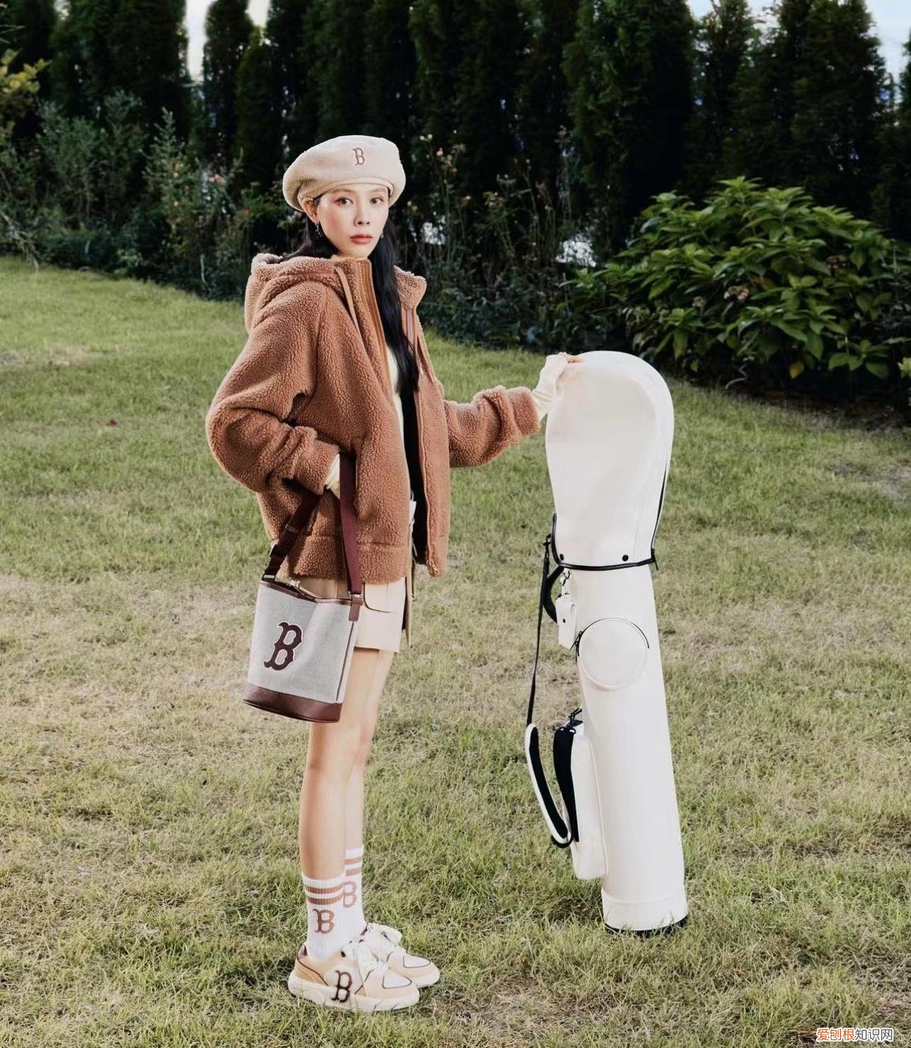 高跟鞋失宠了，踏春百搭运动鞋来袭