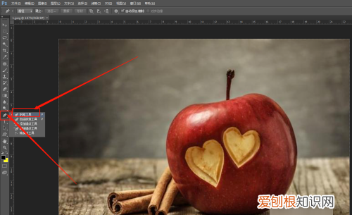 pscs6钢笔工具怎么抠图，ps怎么用钢笔工具抠图