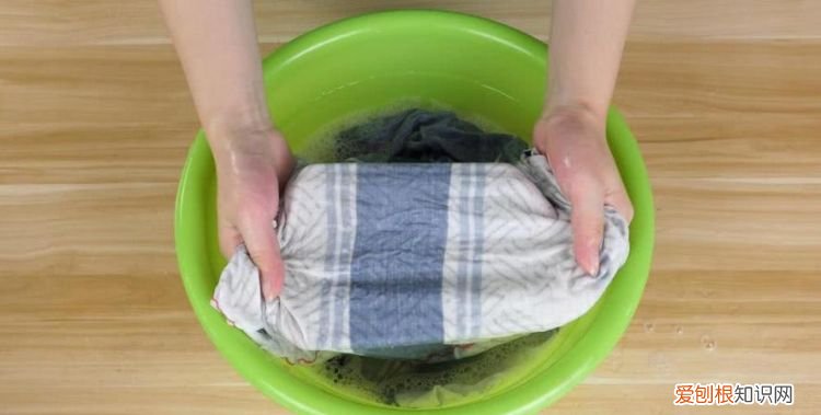 衣服出汗出的发黄洗不去怎么办