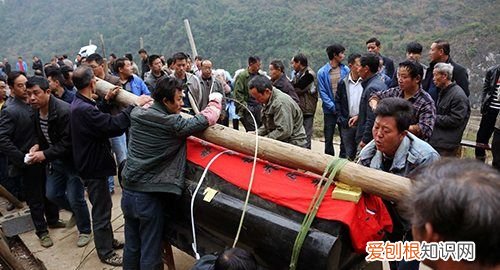 俗语人怕腊月生什么意思，人怕腊月生又怕腊月死是什么意思