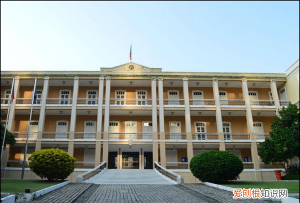 大使馆和领事馆有啥区别，大使馆和领事馆有什么区别