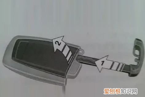 宝马钥匙换电池的过程视频,如何拆卸宝马车钥匙的遥控器电池