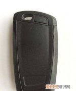 宝马钥匙换电池的过程视频，如何拆卸宝马车钥匙的遥控器电池