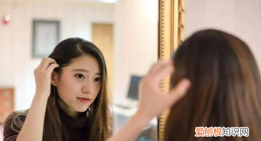 如何实时看到真实的自己而非镜像