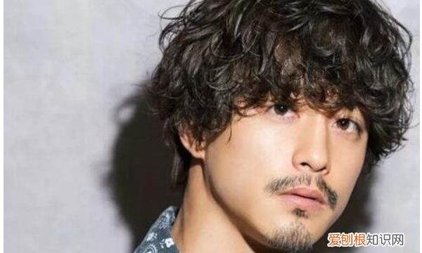 男人怎么留胡子，男人的小胡子该怎么留