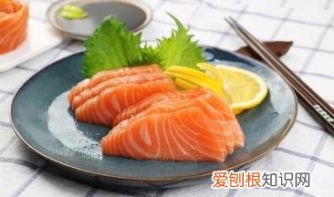 生吃三文鱼怎么处理，生吃三文鱼前要清洗吗