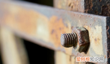 螺丝生锈拧不动教你一招轻松拧开