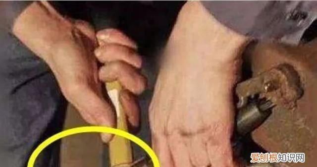 螺丝生锈拧不动教你一招轻松拧开