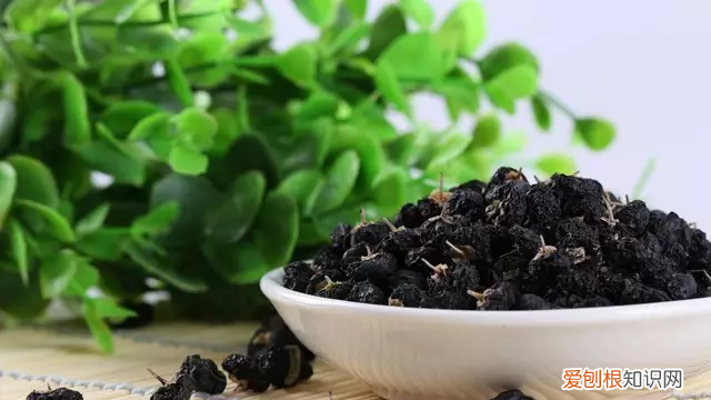 黑枸杞泡水喝用什么温度的水最好