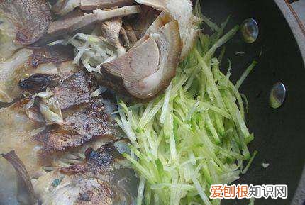 萝卜焖鱼的做法，白萝卜焖鱼的家常做法大全怎么做好吃