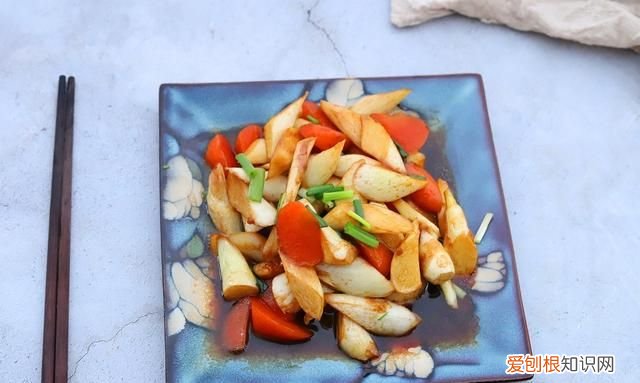 茭白里面有黑点能吃吗应该怎么吃 茭白里面的黑点是什么能吃吗