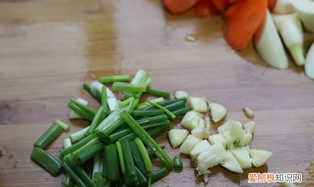 茭白里面有黑点能吃吗应该怎么吃 茭白里面的黑点是什么能吃吗