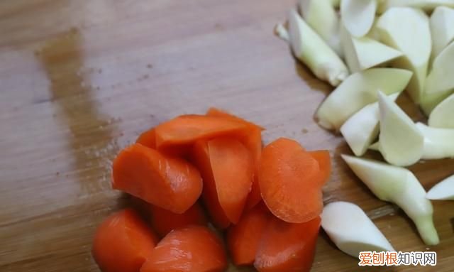 茭白里面有黑点能吃吗应该怎么吃 茭白里面的黑点是什么能吃吗