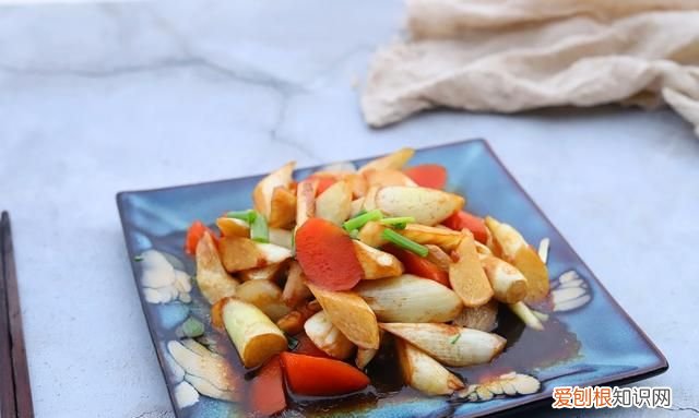 茭白里面有黑点能吃吗应该怎么吃 茭白里面的黑点是什么能吃吗