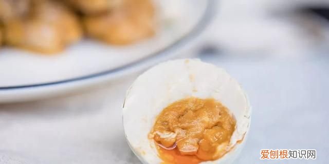 咸鸭蛋怎么做好吃又出油又翻沙 好吃流油的咸鸭蛋怎么制作