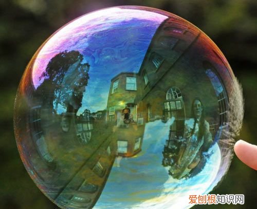 为什么阴雨天气肥皂泡不容易破裂