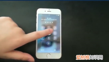 iphone5怎么开机，苹果手机怎么开机按哪个键