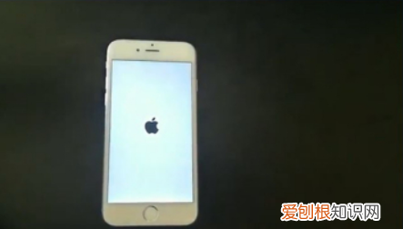 iphone5怎么开机，苹果手机怎么开机按哪个键