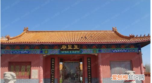宁住庙前不住庙后这句话怎么理解 农村俗语宁住庙前不住庙后