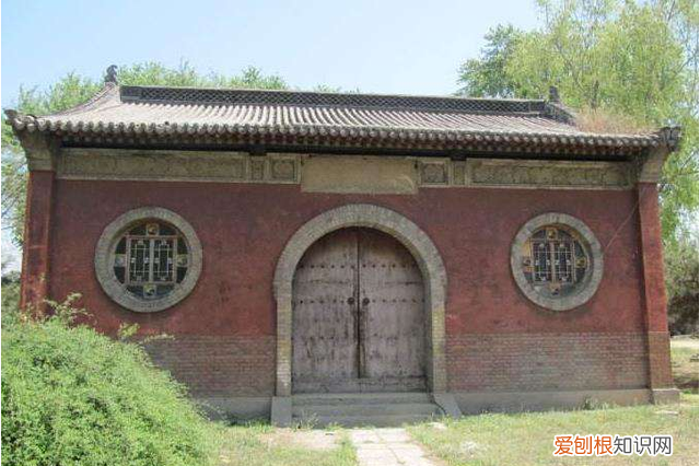宁住庙前不住庙后这句话怎么理解 农村俗语宁住庙前不住庙后