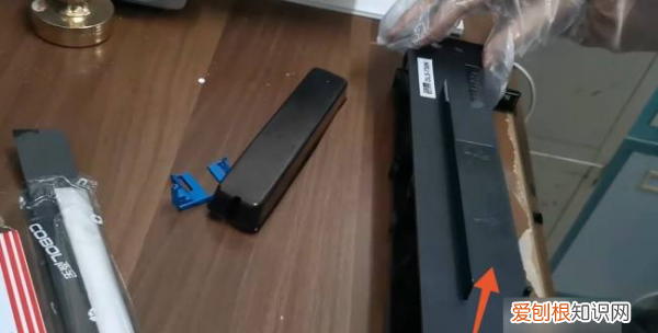 如何更换打印机墨盒，打印机的墨粉盒怎么换