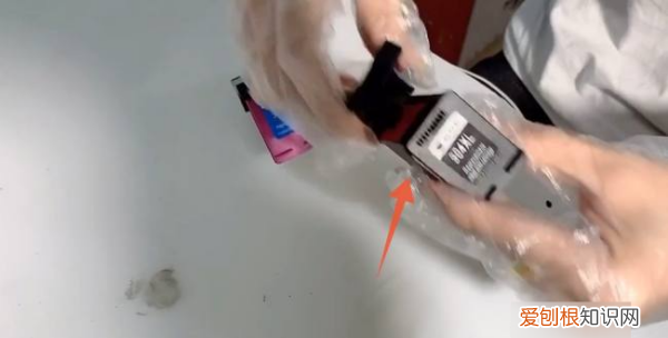 如何更换打印机墨盒，打印机的墨粉盒怎么换