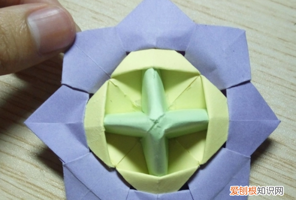 旋转的陀螺怎么做，能转的爱心陀螺用纸怎么折