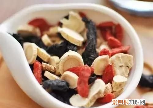 为什么女性经期不宜服用黄芪,月经期能吃有黄芪的中药吗