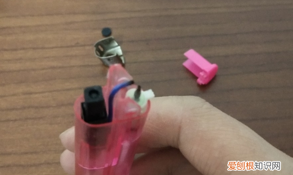 打火机的用法，如何使用打火机