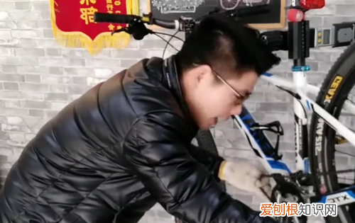 变速车掉链怎么修理，自行车链子掉了怎么修