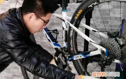 变速车掉链怎么修理，自行车链子掉了怎么修