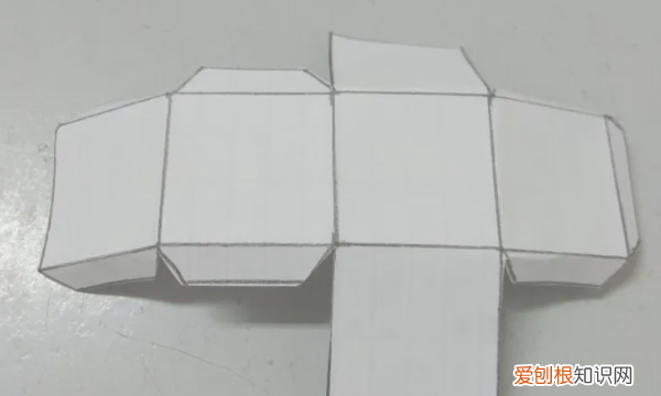弹跳方块怎么折视频，宝宝折纸系列之简单的方块怎么折