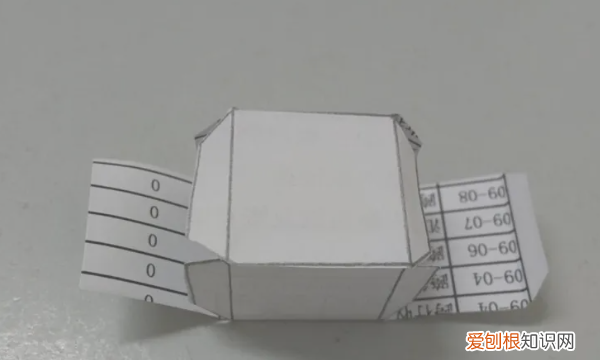 弹跳方块怎么折视频，宝宝折纸系列之简单的方块怎么折
