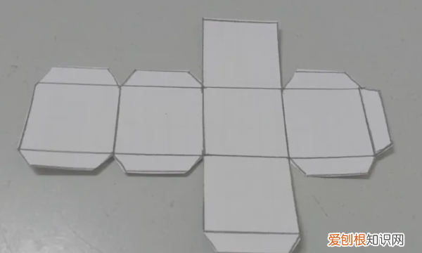 弹跳方块怎么折视频，宝宝折纸系列之简单的方块怎么折
