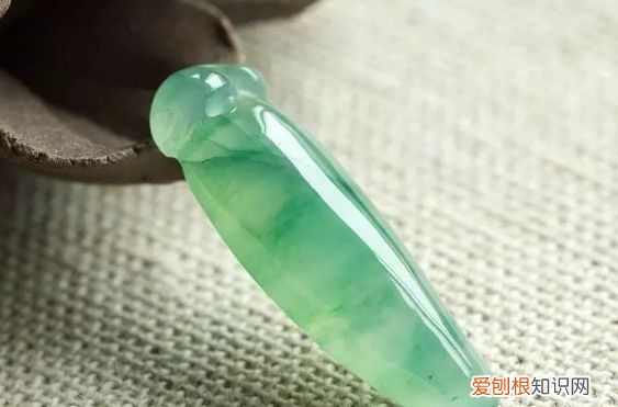 怎么看翡翠是不是老坑，怎么鉴别老坑翡翠真假