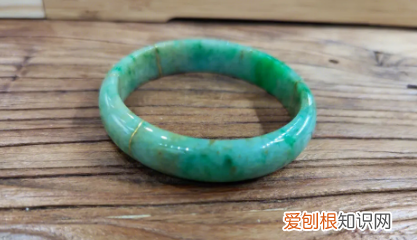 怎么看翡翠是不是老坑，怎么鉴别老坑翡翠真假