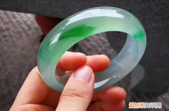 怎么看翡翠是不是老坑，怎么鉴别老坑翡翠真假