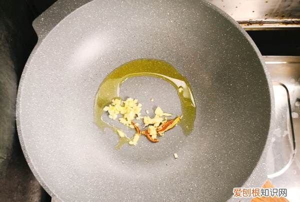 焖萝卜的做法，萝卜焖牛腩的家常做法